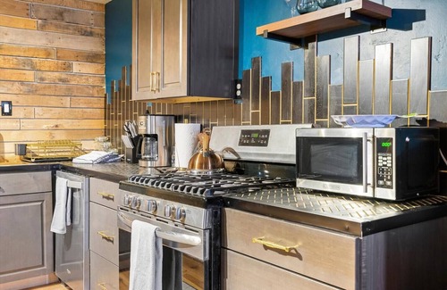 Albuquerque Apartment | The Bizarre and the Beautiful