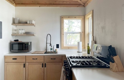 Montello Cabin | The BL Cottage - Lake Getaway with Panoramic Views, near Cascade Mountain