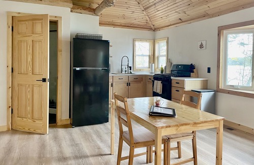 Montello Cabin | The BL Cottage - Lake Getaway with Panoramic Views, near Cascade Mountain