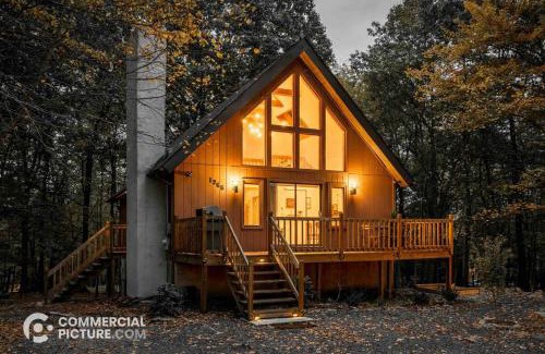 East Stroudsburg Ski Chalet | The Black Forest Chalet - Hot Tub, Hiking, Kayak