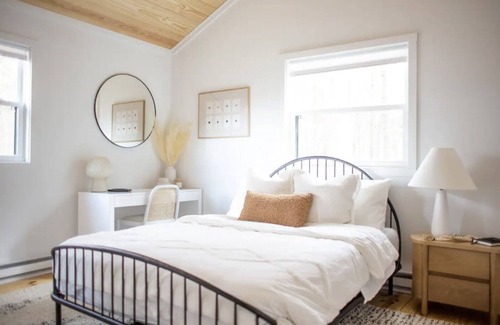 Claryville House | The Black Lodge: A cozy, modern Catskills getaway