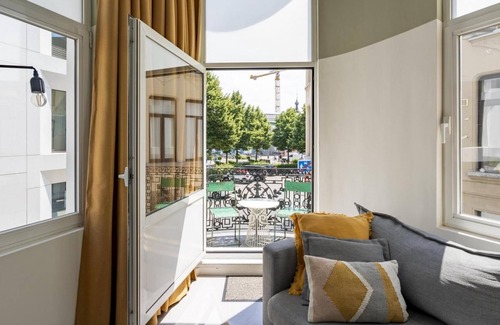 Antwerp Apartment | The Black Pants in Antwerp