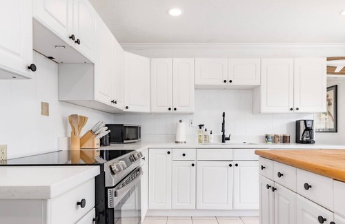 Opal Cliffs House | The Black Pearl - 26th Ave Oasis
