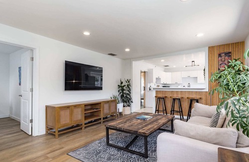 Opal Cliffs House | The Black Pearl - 26th Ave Oasis