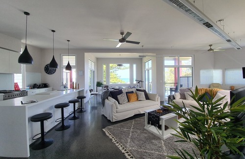 Thirroul House | The Black Pearl Holiday Home Thirroul