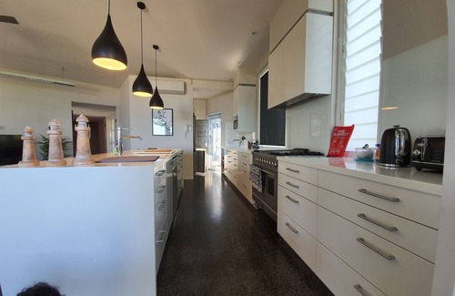 Thirroul House | The Black Pearl Holiday Home Thirroul