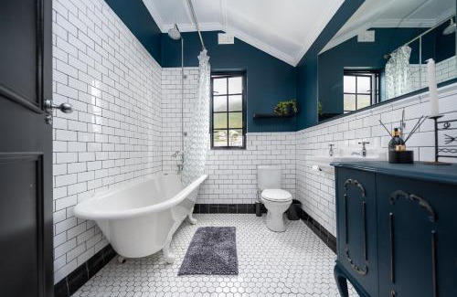 Muizenberg House | ‘The Black Pearl’ - Surfers Corner, Muizenburg