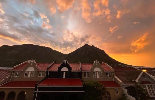 Muizenberg House | ‘The Black Pearl’ - Surfers Corner, Muizenburg