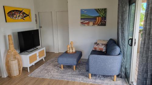 Cooks Beach House | The Black Shack - Cooks Beach Holiday Home