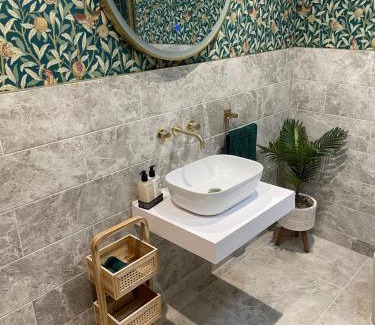 Wooler House | The Blacksmiths Shop hot tub cottage