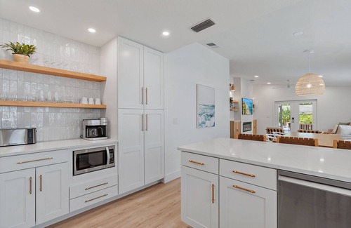 Arlington Park House | The Blessing House - Htd Pool & Spa, Close to Beaches