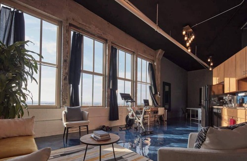 West Main Historic District Apartment | The Bleu (Amazing View)