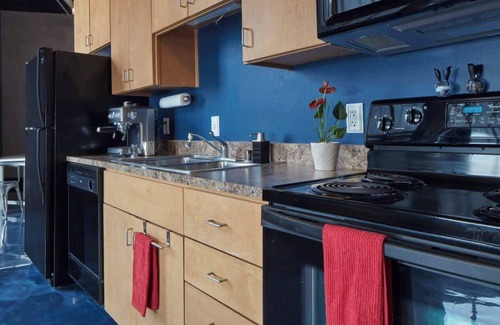 West Main Historic District Apartment | The Bleu (Amazing View)