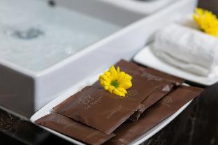 Hang Xanh Hotel | The Bloom Pham Viet Chanh - Modern Living Space in Saigon - A Top Choice for Western Travelers