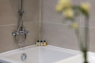 Hang Xanh Hotel | The Bloom Pham Viet Chanh - Modern Living Space in Saigon - A Top Choice for Western Travelers