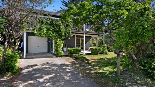 Hawks Nest House | The Blue Beach House