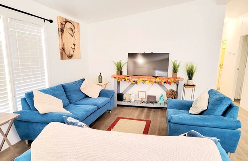 Hemet House | The Blue Cove