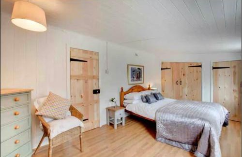 Ogmore-by-Sea House | The Blue Dolphin with Panoramic Sea Views