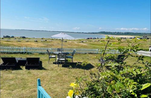 Ogmore-by-Sea House | The Blue Dolphin with Panoramic Sea Views
