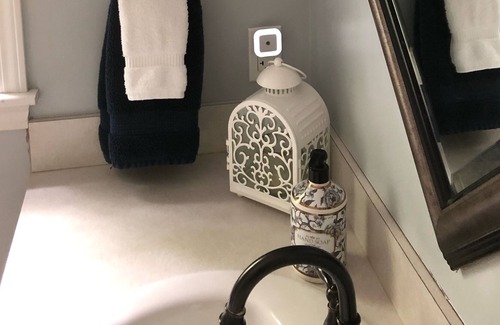 Dundee Cottage | The Blue Door Cottage