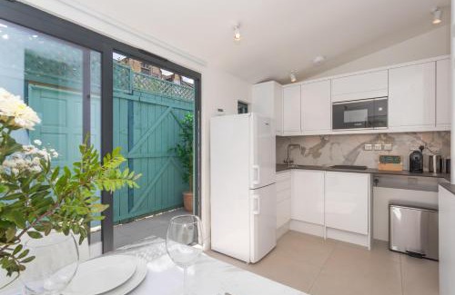 Bath Apartment | The Blue Door