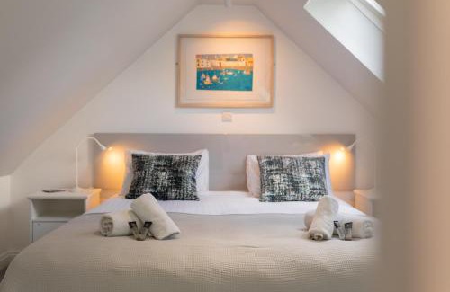 Bath Apartment | The Blue Door