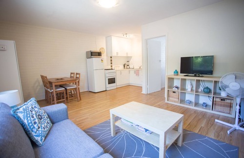 Shenton Park Apartment | The Blue Door Villa - SCGH- UWA
