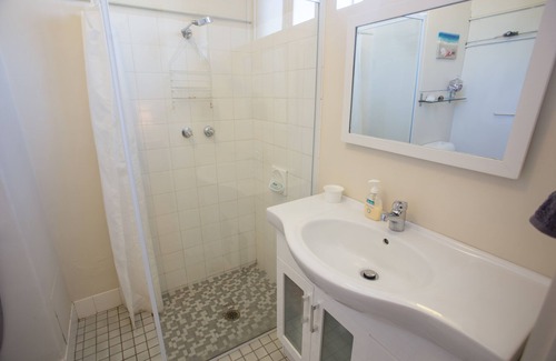 Shenton Park Apartment | The Blue Door Villa - SCGH- UWA