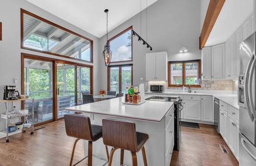 Waleska House | The Blue Flamingo (5-Bedroom Home) by RedAwning
