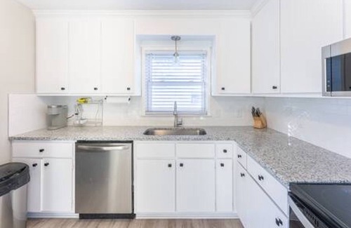 Durham House | The Blue Fox - Exquisite 4BR House in N. Durham
