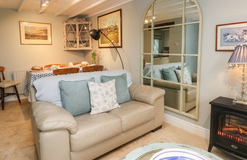 Malpas Cottage | THE BLUE HOUSE, family friendly, character holiday cottage in Malpas