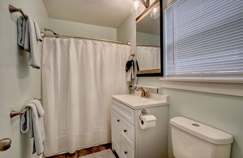 Wilmington Historic District Cottage | The "Blue Moon" Cottage, Downtown Wilmington! 9 blocks to Historic Riverfront!