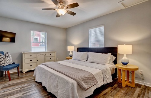 Wilmington Historic District Cottage | The "Blue Moon" Cottage, Downtown Wilmington! 9 blocks to Historic Riverfront!