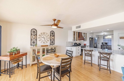 Panama City Beach Villa | The Blue Pearl PCB Deluxe 1500 sq' Villa 310: beach, restaurants, event center