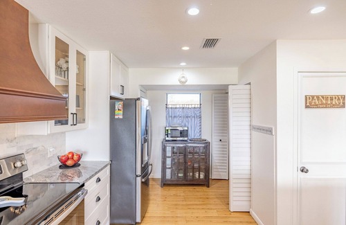 Panama City Beach Villa | The Blue Pearl PCB Deluxe 1500 sq' Villa 310: beach, restaurants, event center
