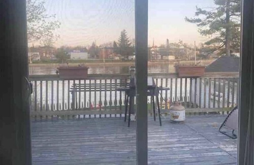 Campbellford Cabin | The Blue River Cabin|Riverfront Cozy Sunny Retreat
