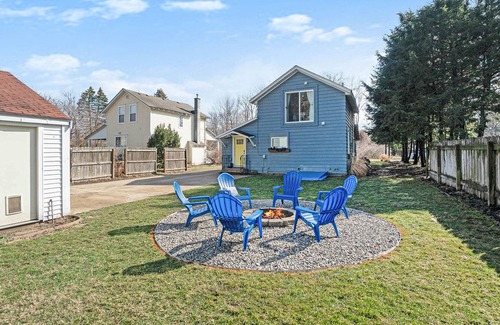 Macatawa Cottage | The Blue Sail *Updated Cottage just off the shores of Lake Mac and the Big Lake.