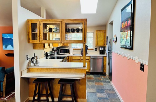 Mountain View District House | The Blue Spruce - bright, clean 2-bedroom home