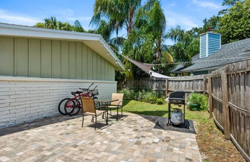 Jacksonville Beach Condo | The Blue Turtle: retreat w/bikes! By Beach & Mayo
