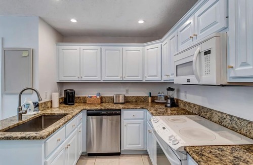 Palm Valley House | The Blue Turtle - 3-bedroom, Furnished Townhome Rental in TPC Sawgrass