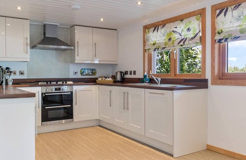 Penally House | The Bluebell - Luxury Lodge With Hot Tub