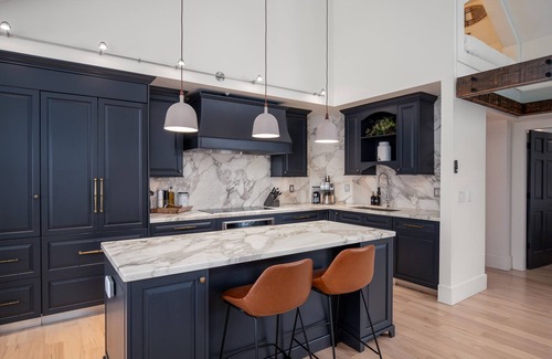 Blueberry Hill House | ❄︎The Bluebird❄︎ | 2 BR + Loft Luxury Townhome l Mountain Views