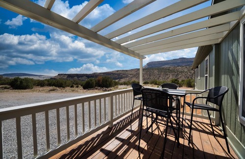 Palisade House | "The Bluff House-Privacy with spectacular views"