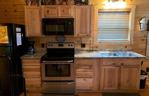 Byrdstown House | The Bluff only 300 yds from East Port Marina on Dale Hollow Lake Tennessee