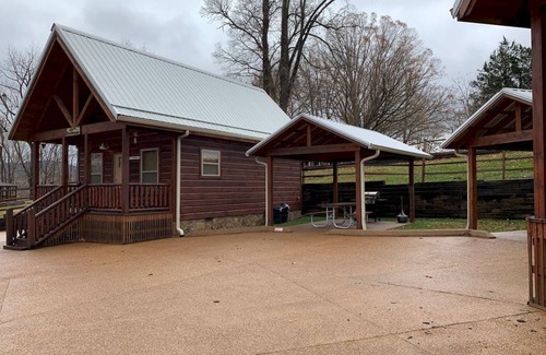Byrdstown House | The Bluff only 300 yds from East Port Marina on Dale Hollow Lake Tennessee