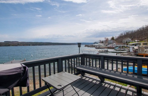 Valois House | The Bluffs Bayou: "Keuka Lake - Easy Living!"