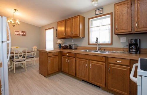 Valois House | The Bluffs Bayou: "Keuka Lake - Easy Living!"