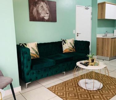 Tshwane Apartment | The blyde-Luxury one bedroom apartment