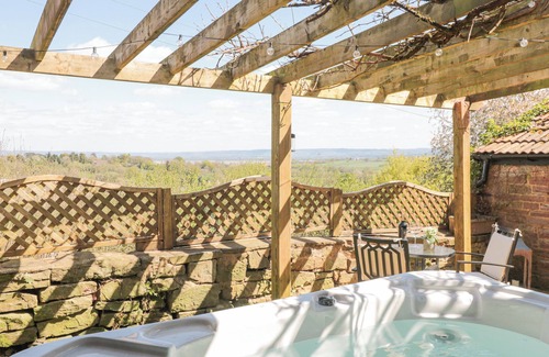 Blakeney Cottage | THE BOAR, character holiday cottage, with hot tub in Blakeney
