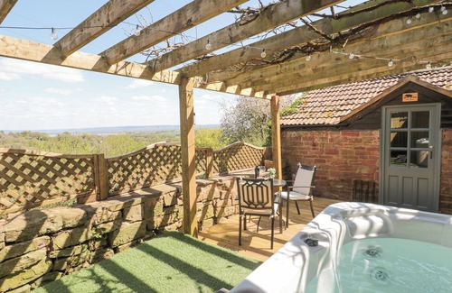 Blakeney Cottage | THE BOAR, character holiday cottage, with hot tub in Blakeney